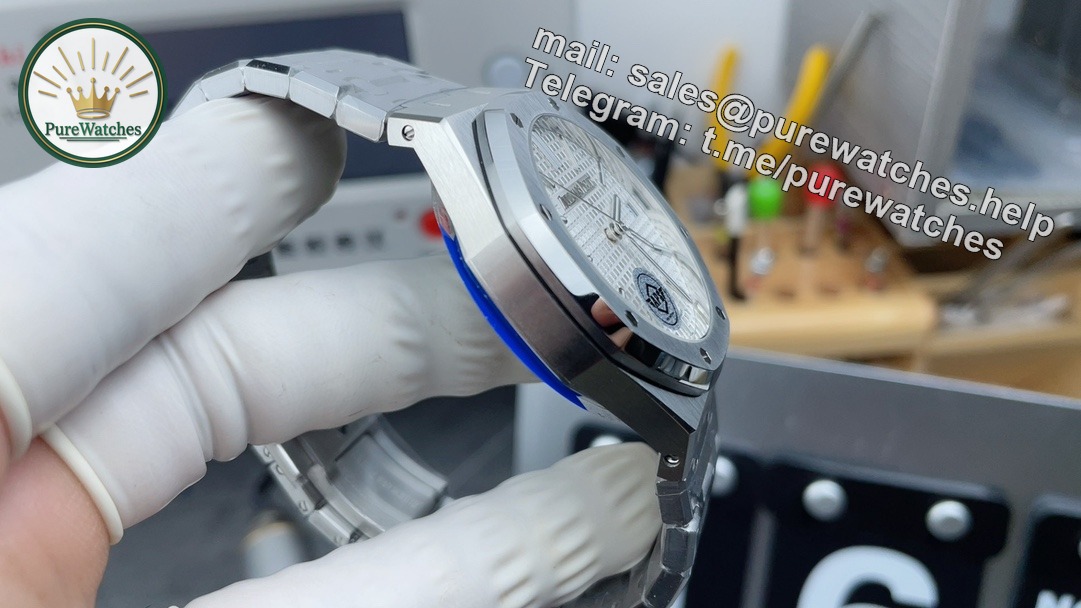 Audemars Piguet 15510 White — Royal Oak 41mm Stainless Steel with White Dial - Image 5