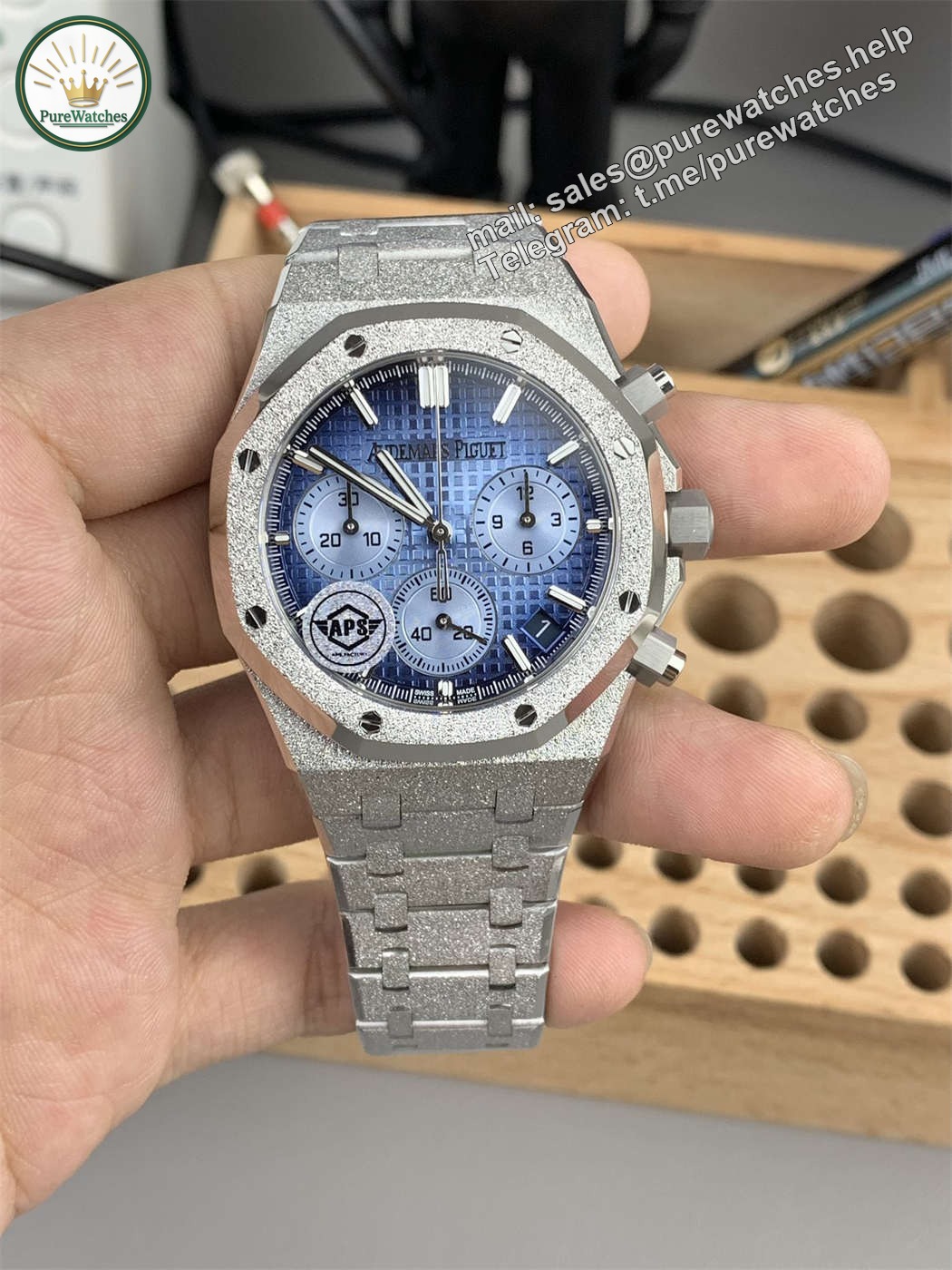 Royal Oak 26240 Blue Dial Replica �C APS Factory Frosted Gold Chronograph