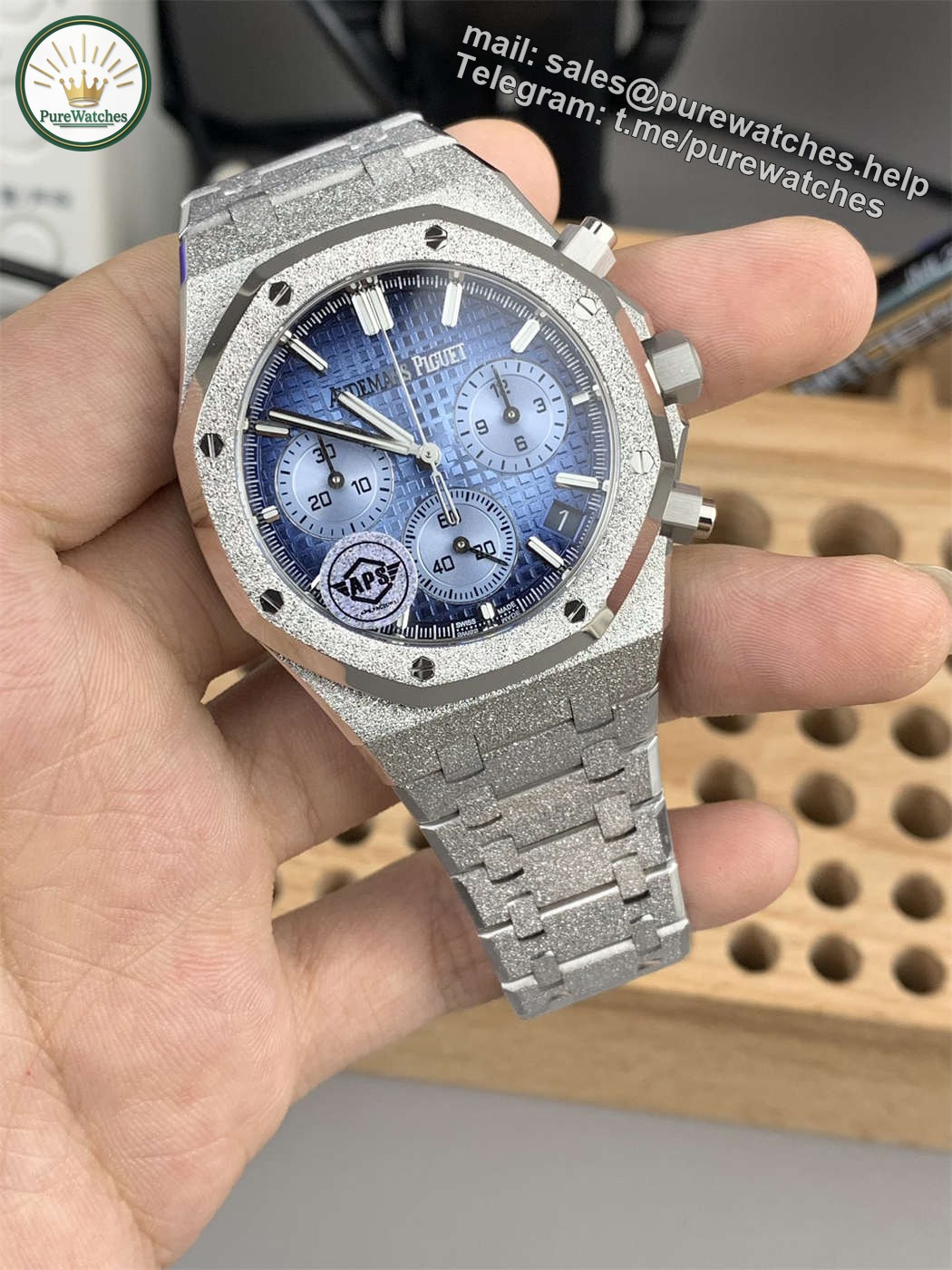 Royal Oak 26240 Blue Dial Replica �C APS Factory Frosted Gold Chronograph - Image 3