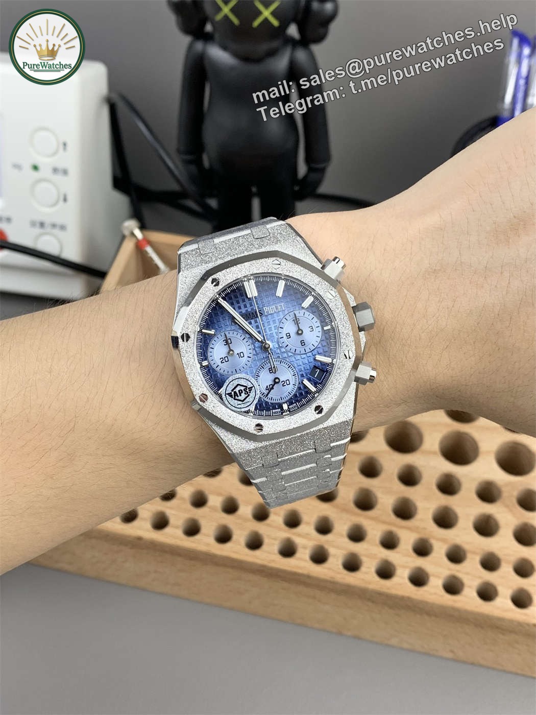 Royal Oak 26240 Blue Dial Replica �C APS Factory Frosted Gold Chronograph - Image 2