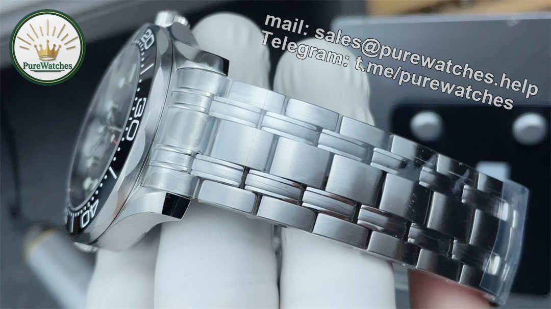 VSF Omega Seamaster 300M Replica – 42mm Stainless Steel & Ceramic Diver Watch - Image 8