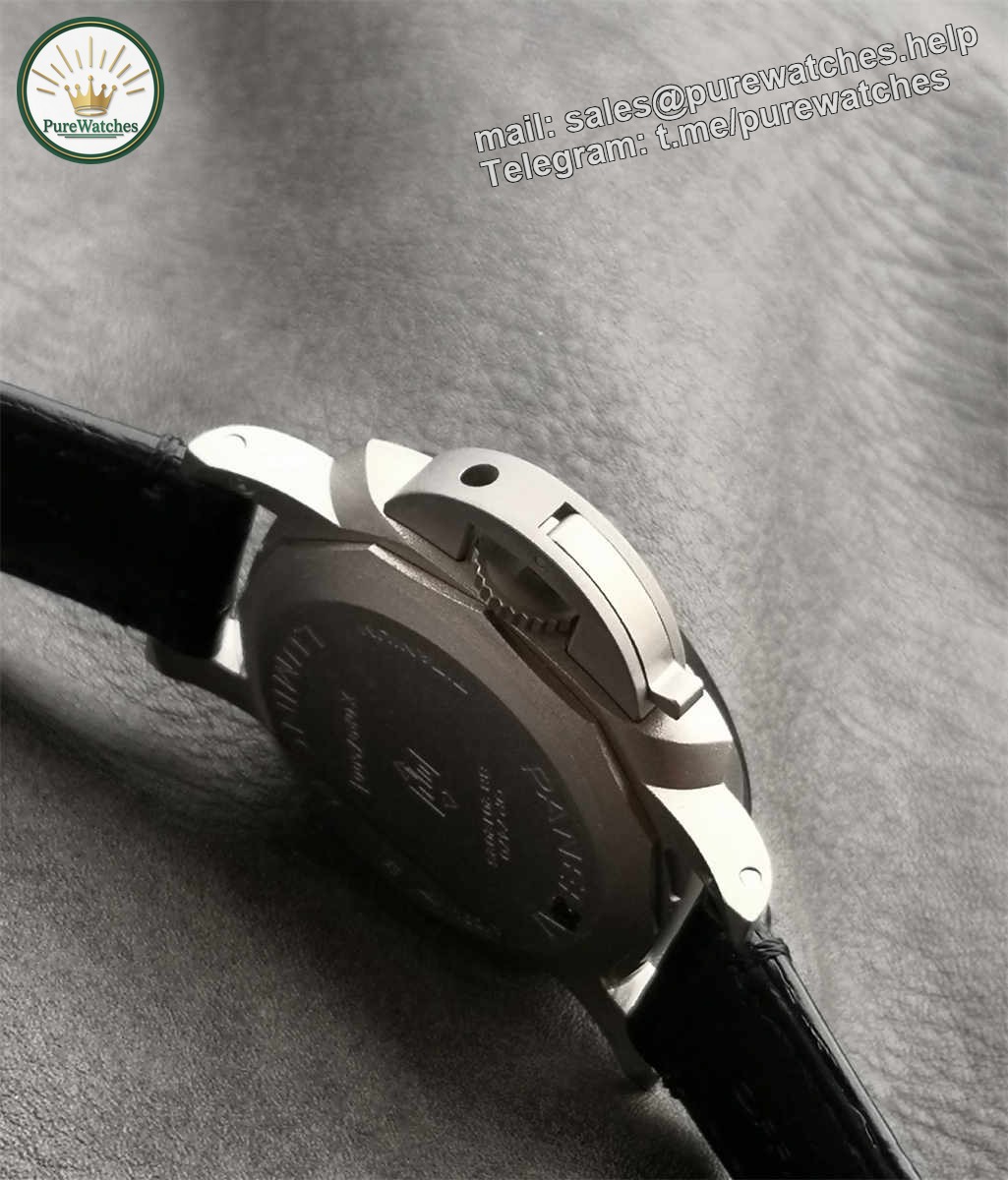 VSF Panerai PAM01279 – 42mm Titanium Luminor GMT Blue Sunburst Dial Replica - Image 7