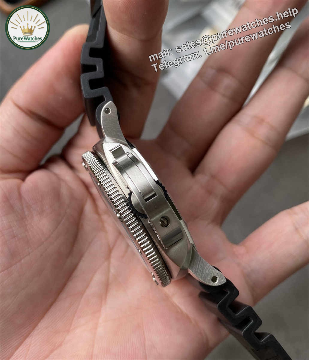VSF Panerai PAM1323 – 44mm Submersible Replica with P.9000 Automatic Movement - Image 4