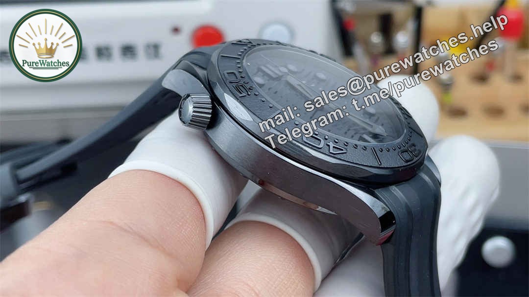 VSF Seamaster 300M Black Ceramic Replica – 43.5mm Full Black Diver Watch - Image 4