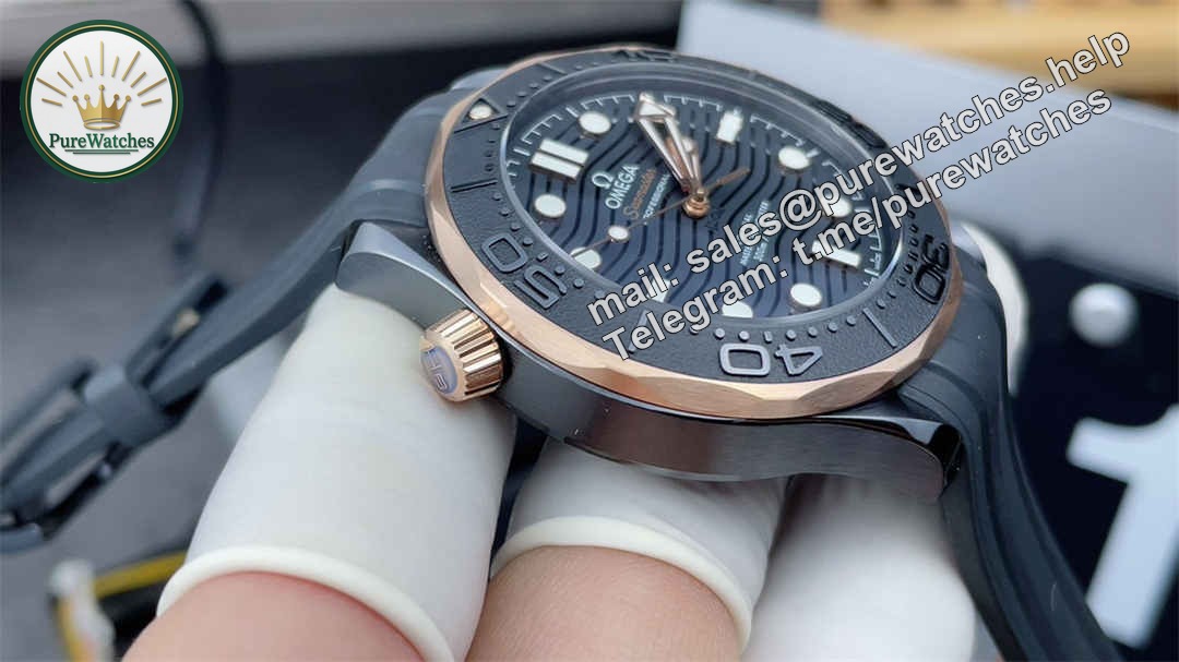 VSF Seamaster 300M Black & Rose Gold Replica – 43.5mm Diver Watch with Black Dial - Image 5