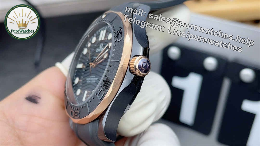 VSF Seamaster 300M Black & Rose Gold Replica – 43.5mm Diver Watch with Black Dial - Image 6