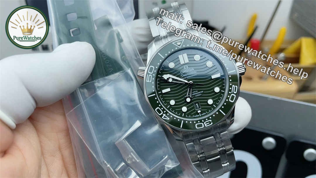 VSF Seamaster 300M Green Dial Replica – 42mm Diver Watch with Green Ceramic Bezel