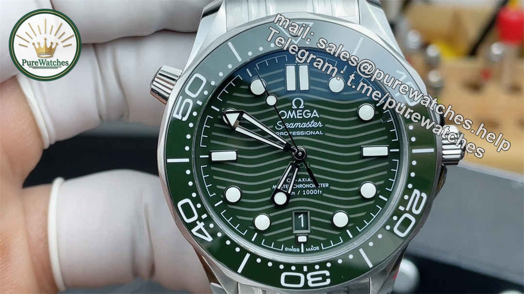 VSF Seamaster 300M Green Dial Replica – 42mm Diver Watch with Green Ceramic Bezel - Image 3