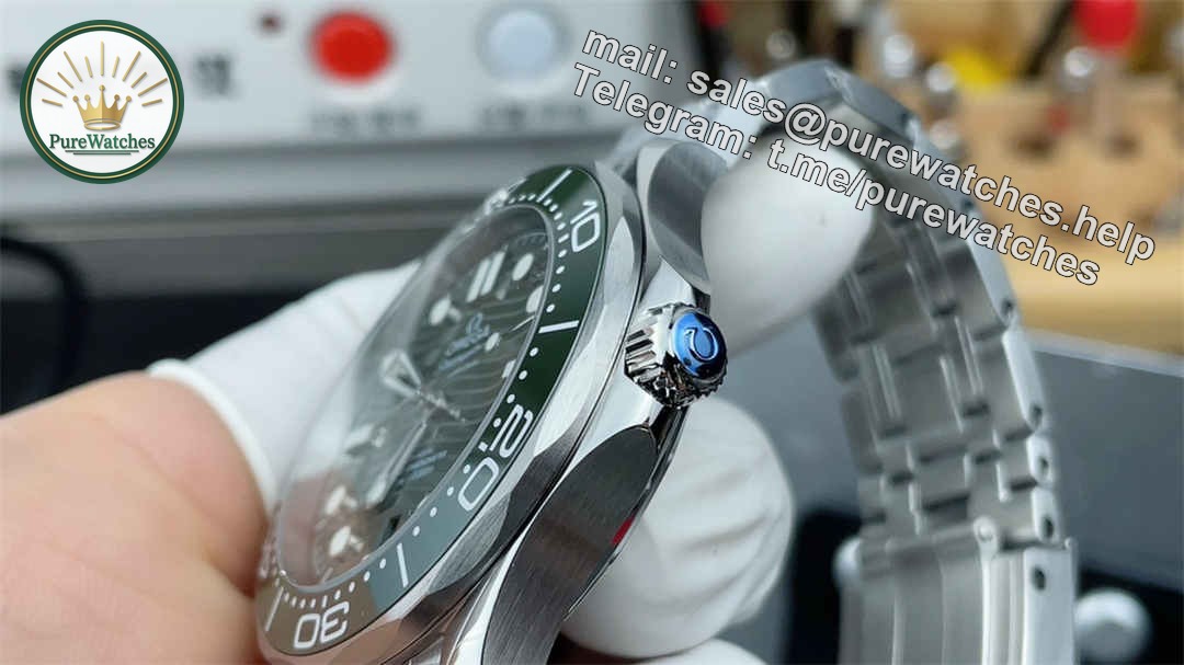 VSF Seamaster 300M Green Dial Replica – 42mm Diver Watch with Green Ceramic Bezel - Image 6