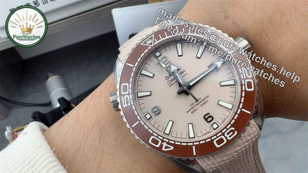VSF Seamaster 600M Desert Yellow Replica – 43.5mm Stainless Steel Diver Watch - Image 9