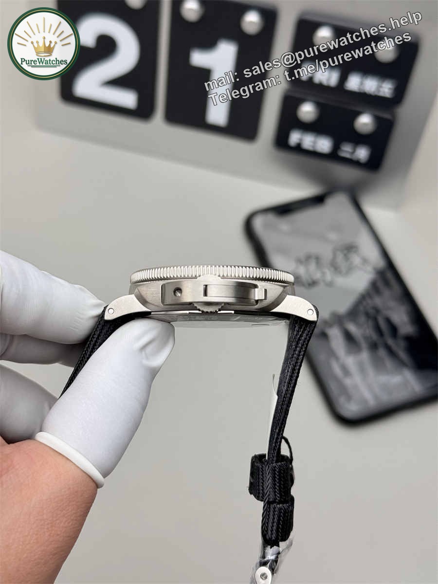 VSF Watches Panerai PAM984 – 47mm Titanium Submersible Super Clone - Image 6