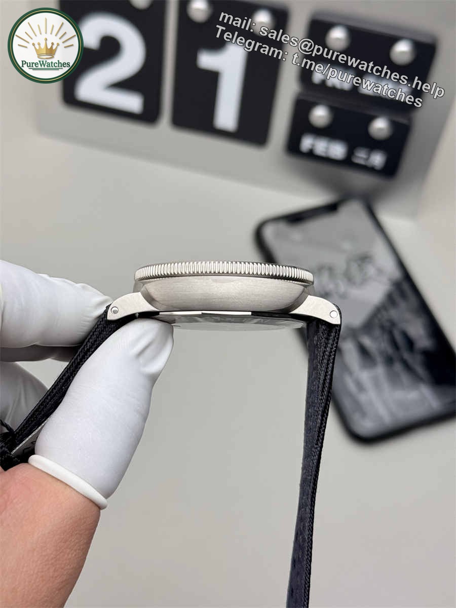 VSF Watches Panerai PAM984 – 47mm Titanium Submersible Super Clone - Image 7