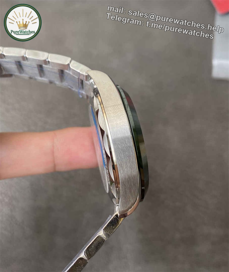 VSF Worldtimer Green Replica – Stainless Steel Aqua Terra Green Dial Watch - Image 3